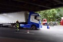 LKW blieb unter Bruecke haengen Koeln Ehrenfeld Innere Kanalstr Hornstr P286